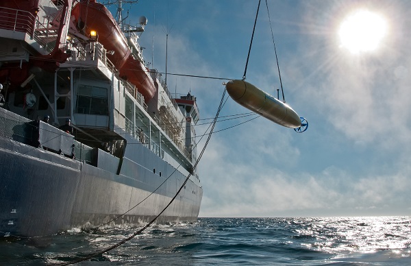 Photo from the first field mission of the AWI-AUV on a Polarstern expedition in 2010 to the Fram Strait. Photo: Michael Ginzburg, Alfred Wegener Institute