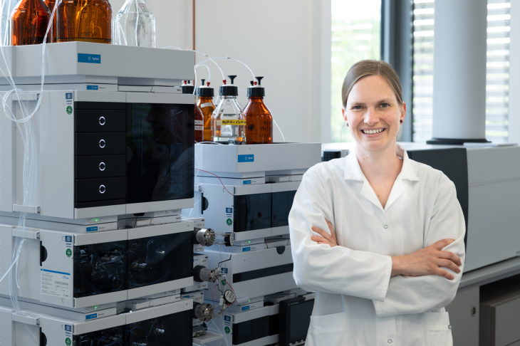 Wissenschaftlerin Hanna Joerss im Labor am Hereon.
