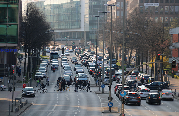 Im Straßenverkehr entsteht Feinstaub durch Reifenabrieb. Credit: UHH/CEN/Wasilewski