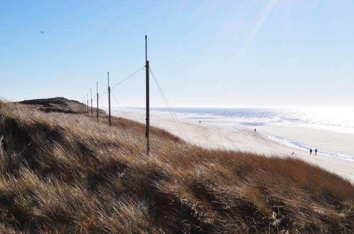 Radaranlage auf Sylt, zur Beobachtung von Wellen und Strömungen. Jegliche Nutzung – so auch die Offshore-Windenergie – übt einen Einfluss auf die Umwelt aus. Ein Fall für die Küstenforschung.