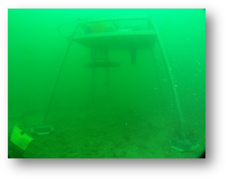 Underwater photo of the SedOBS lander at a shallow water deployment in a very heterogeneous sedimentary environment near Helgoland, German Bight. -image: Christoph Walcher / AWI- 