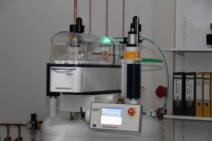 Bruker Auto sampler of Nuclear Magnetic Resonance Spectrometer (NMR)