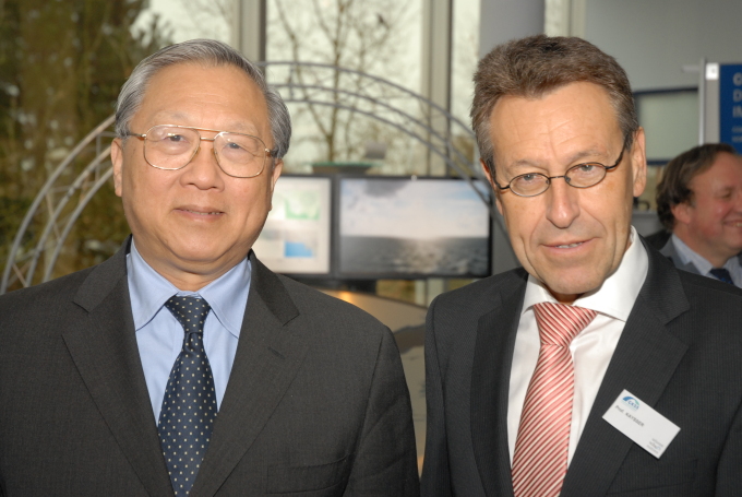 Prof. LU Yongxiang and Prof. Wolfgang Kaysser