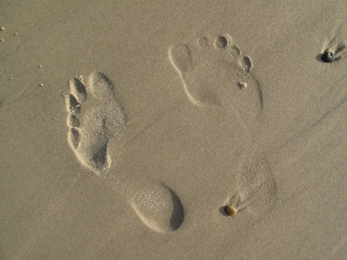 Fußabdrücke im Sand