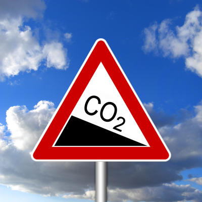 Symbolbild Straßenschild CO2 Senkung