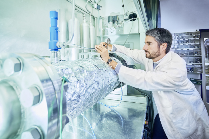 Scientist Giovanni Capurso at the metal hydride storage facility 