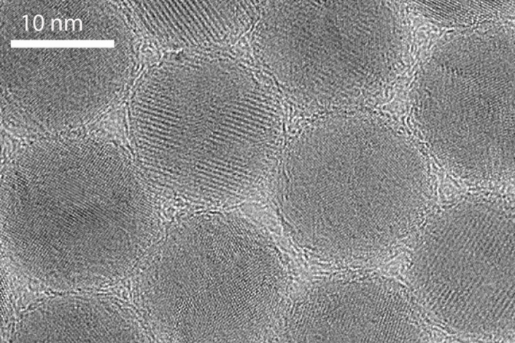 Hochauflösende transmissionselektronenmikroskopische Aufnahme der Eisenoxid-Nanoteilchen