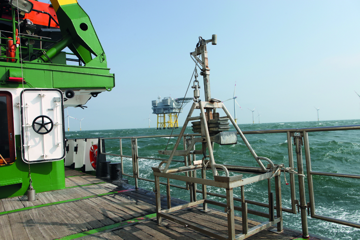 Sediment is lifted from the seabed with a box grabber. Photo: Hereon/ A. Reese Sediment is lifted from the seabed with a box grabber.