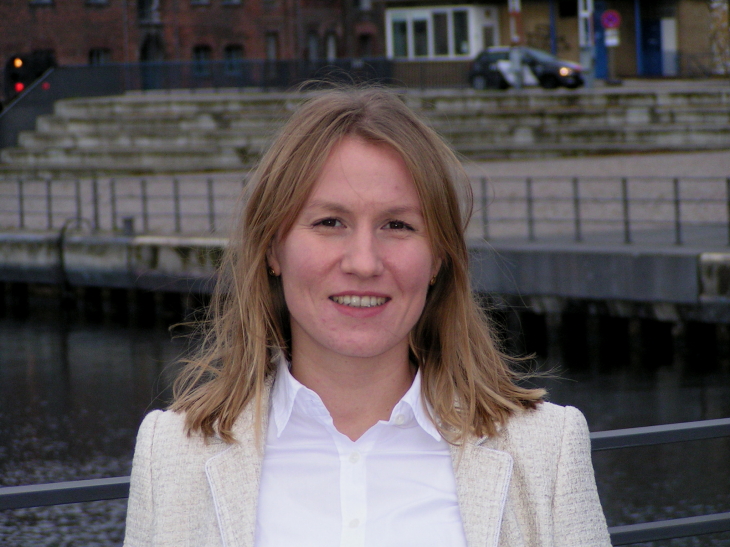 Dr Silvia Maßmann earned her doctorate at the Alfred Wegener Institute in the field of
climate sciences and carried out oceanographic measurements in the Antarctic Ocean. She programmed models to simulate tides in the North Sea for her doctoral dissertation. Since 2010, she has been in charge of the development, validation and operation of forecasting models in the section for Operational Models at the German Hydrographic Institute and develops drift and water level forecasts. Photo: BSH Dr Silvia Maßmann