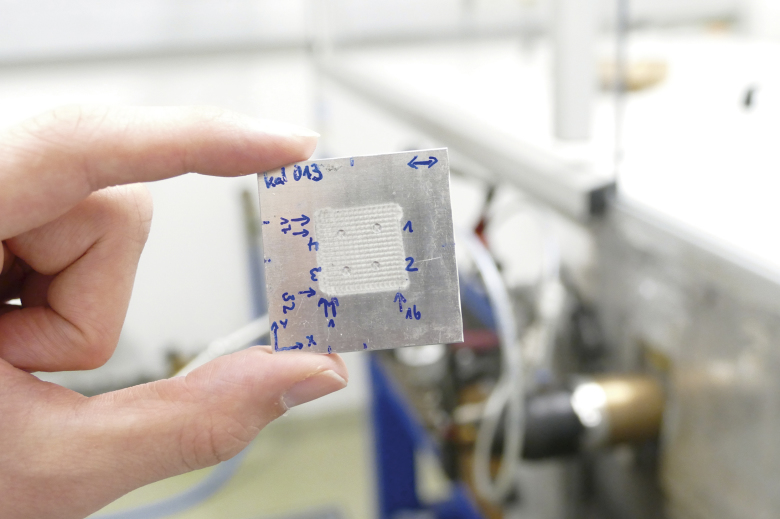 Here you can see a typical sample with four boreholes. Photo: Hereon/Gesa Seidel